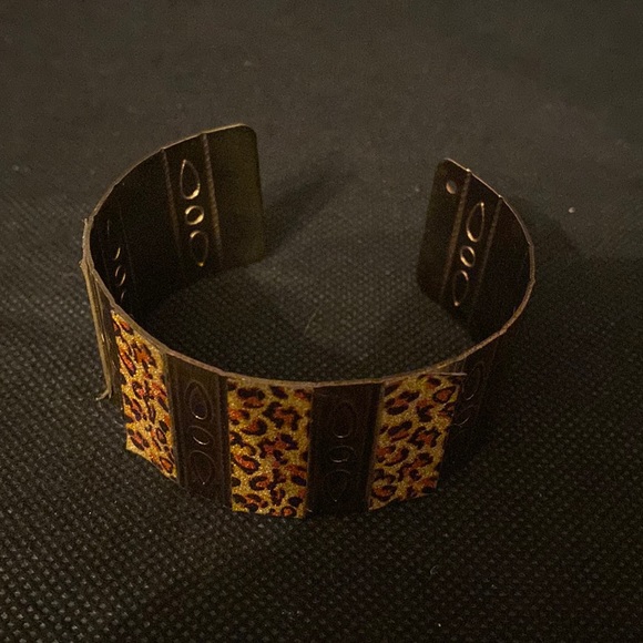 Vintage brass with leopard fabric cuff bracelet - Picture 6 of 9